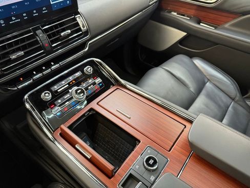 Used 2022 Lincoln Navigator Reserve RWD image 18