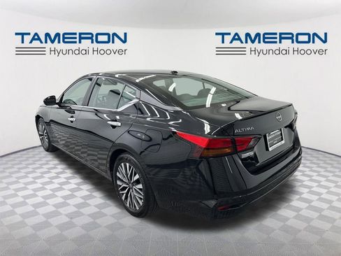 Used 2025 Nissan Altima 2.5 SV image 3