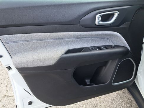 Used 2022 Jeep Compass Latitude image 7