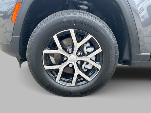 Certified 2025 Jeep Grand Cherokee Limited AWD/4WD image 10