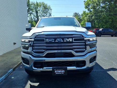 Used 2025 RAM 2500 Laramie AWD/4WD image 2