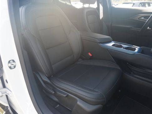 Used 2025 Chevrolet Equinox EV LT w/ Convenience Package image 21