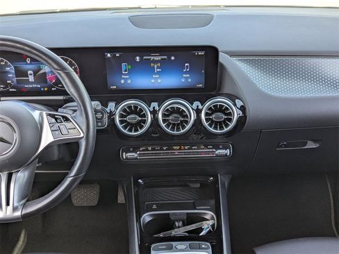 Used 2025 Mercedes-Benz GLA 250 4MATIC w/ Winter Package image 18