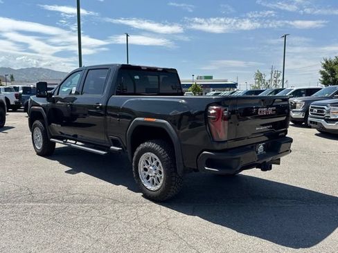 Used 2024 GMC Sierra 3500 AT4 w/ AT4 Preferred Package AWD/4WD image 7