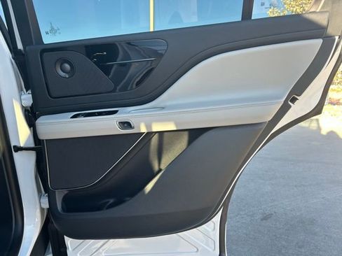 Used 2025 Lincoln Aviator AWD w/ Jet Appearance Package image 27