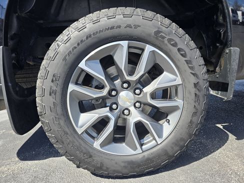 Used 2023 Chevrolet Silverado 1500 LT image 12