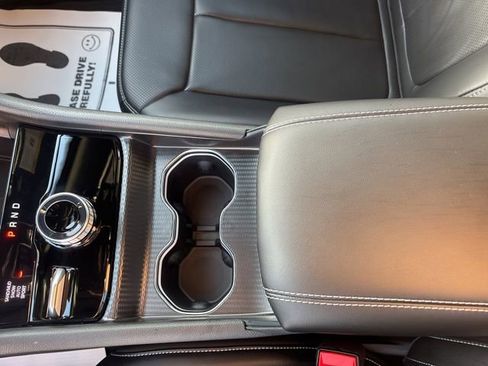 New 2025 Jeep Grand Cherokee Limited w/ Luxury Tech Group II image 13