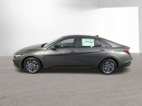 New 2026 Hyundai Elantra Blue image 13