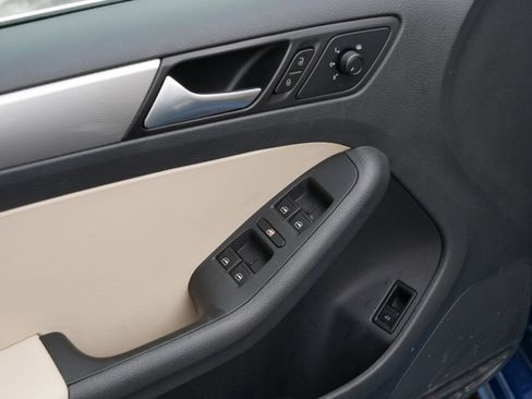 Used 2018 Volkswagen Jetta SE image 19