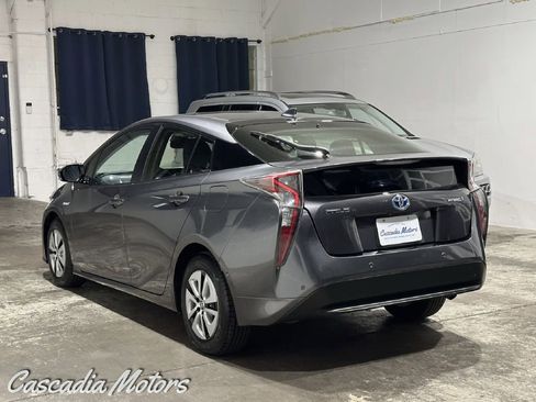 Used 2018 Toyota Prius Four w/ Advanced Technology Package FWD image 5