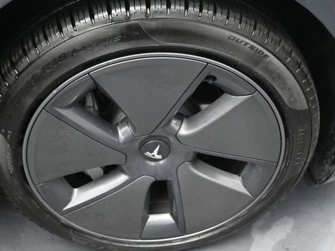 Used 2023 Tesla Model 3 Standard Range image 34