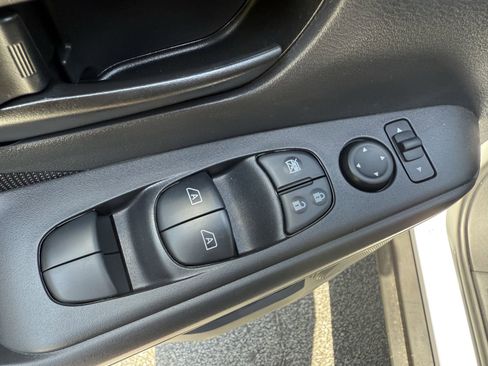 New 2025 Nissan Kicks Play S image 18