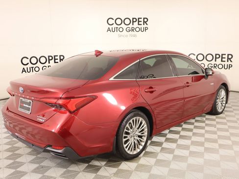 Used 2019 Toyota Avalon Limited image 22