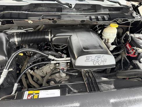 Used 2018 RAM 1500 Classic SLT image 21