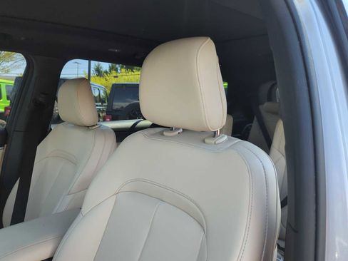 Used 2024 Jeep Grand Cherokee L Limited w/ Black Appearance Package AWD/4WD image 15