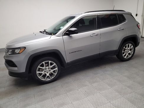 Used 2022 Jeep Compass Latitude AWD/4WD image 2