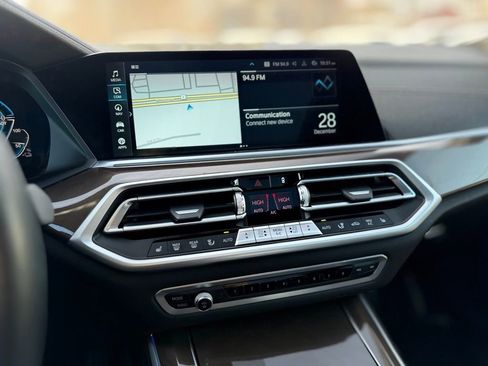 Used 2022 BMW X5 xDrive45e w/ Climate Comfort Package image 19