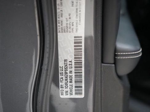 Used 2023 Jeep Grand Cherokee L Laredo image 40