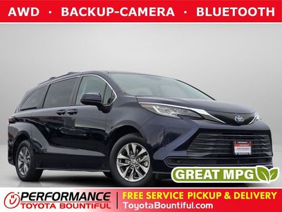 Used 2022 Toyota Sienna LE w/ LE Plus Package