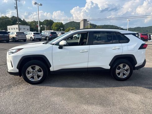Used 2025 Toyota RAV4 XLE AWD/4WD image 4