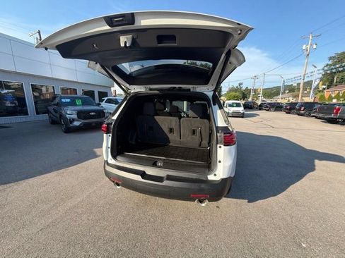 Used 2023 Chevrolet Traverse LT AWD/4WD image 5