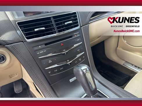 Used 2014 Lincoln MKT FWD image 27