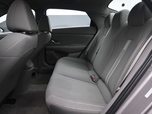 Used 2022 Hyundai Elantra SEL w/ Convenience Package FWD image 11