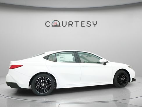 Certified 2026 Toyota Camry SE FWD image 13