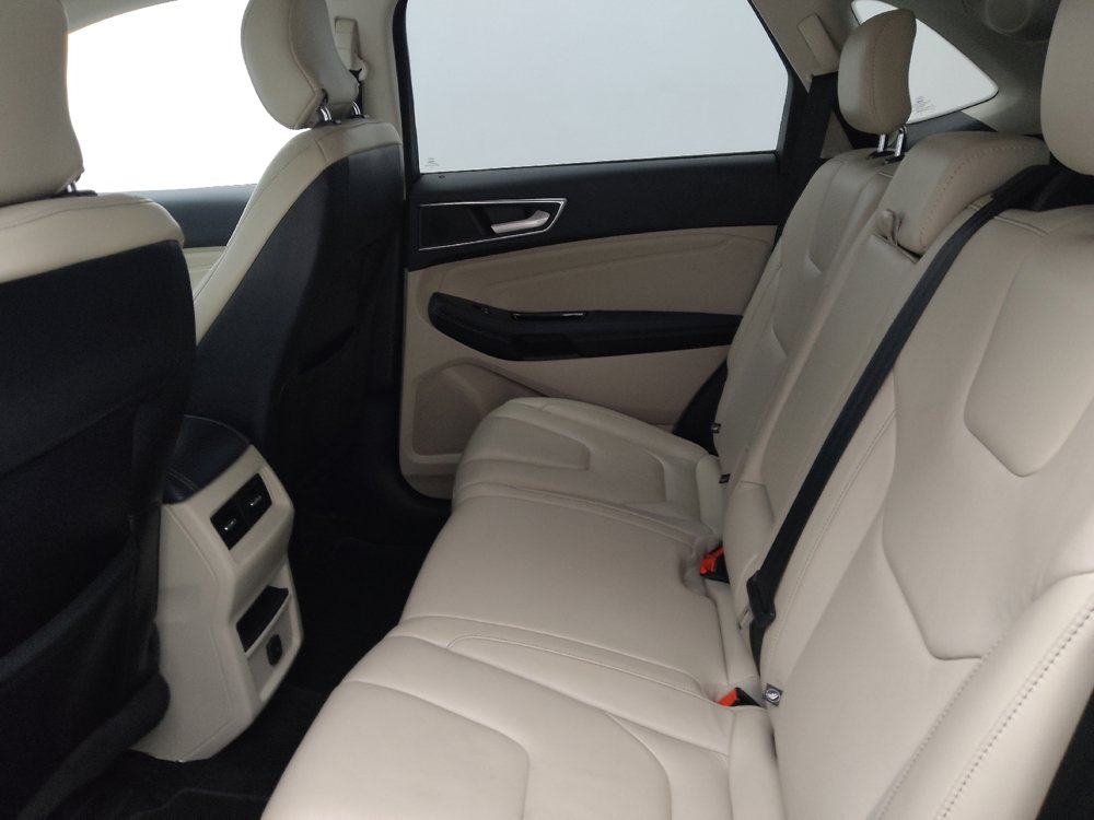 Used 2018 Ford Edge Titanium FWD image 18