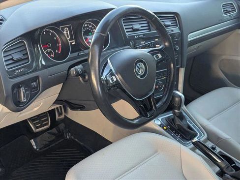 Used 2019 Volkswagen Golf Alltrack SE image 9