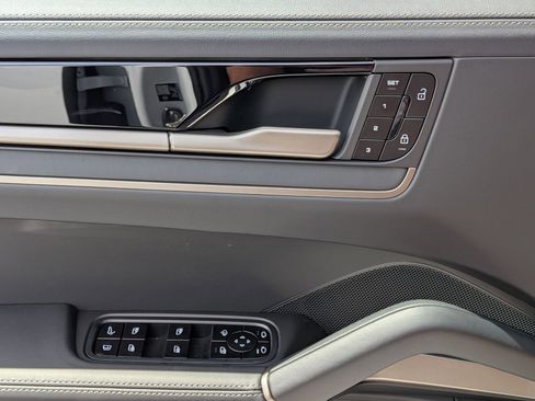 New 2026 Porsche Cayenne Turbo AWD/4WD image 15