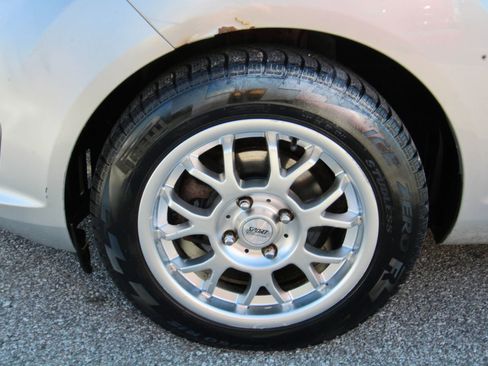 Used 2014 Ford Fiesta Titanium image 12
