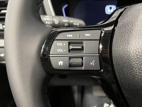 New 2025 Honda Pilot Touring image 13