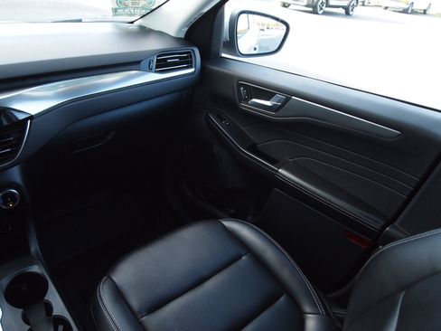 Used 2022 Ford Escape Titanium image 14