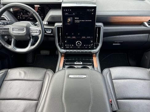 Used 2025 GMC Yukon Denali image 13