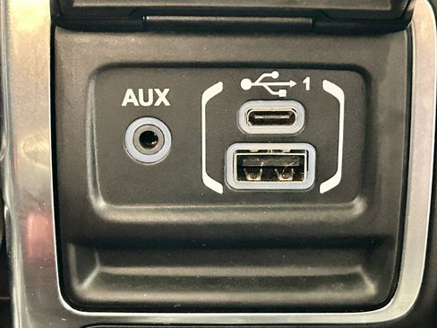 Certified 2021 Jeep Gladiator Mojave AWD/4WD image 33