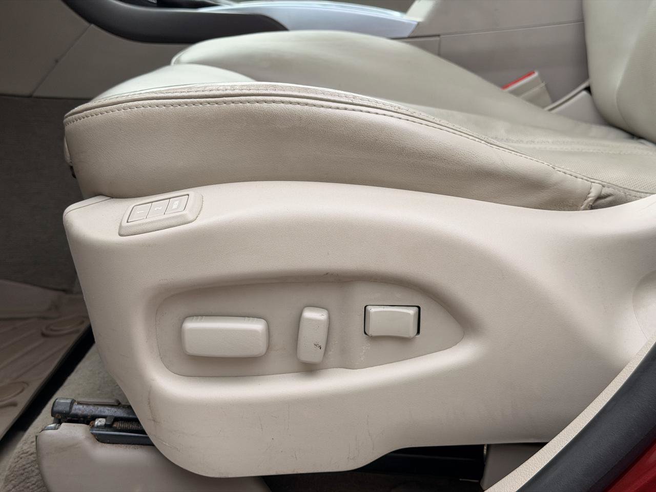 Used 2013 Cadillac SRX Premium AWD/4WD image 18