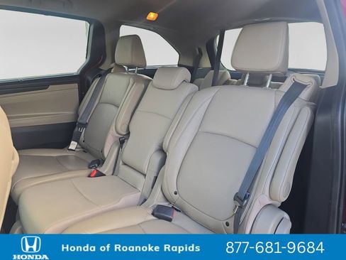 Used 2023 Honda Odyssey Touring image 16