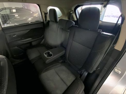 Used 2020 Mitsubishi Outlander ES AWD/4WD image 26