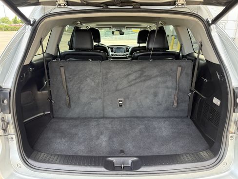 Used 2017 Toyota Highlander SE w/ Carpet Mat Package AWD/4WD image 32