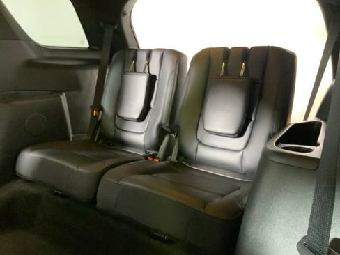 Used 2017 Ford Explorer XLT w/ Equipment Group 202A FWD image 32