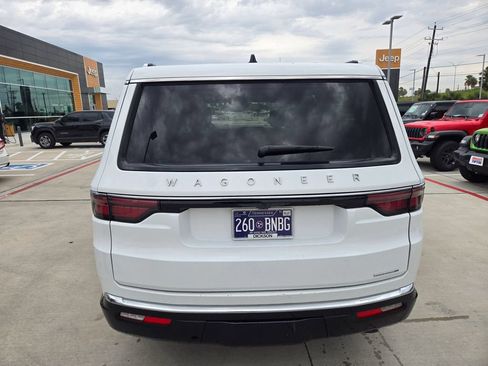 Used 2024 Jeep Wagoneer Series III AWD/4WD image 4