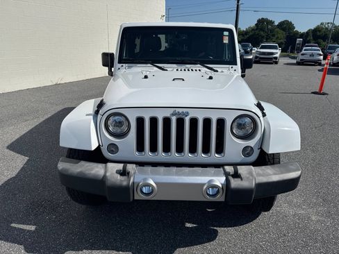 Used 2017 Jeep Wrangler Unlimited Sahara w/ Connectivity Group AWD/4WD image 3