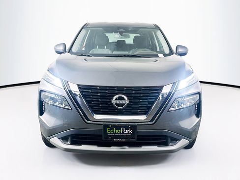 Used 2023 Nissan Rogue SV image 2