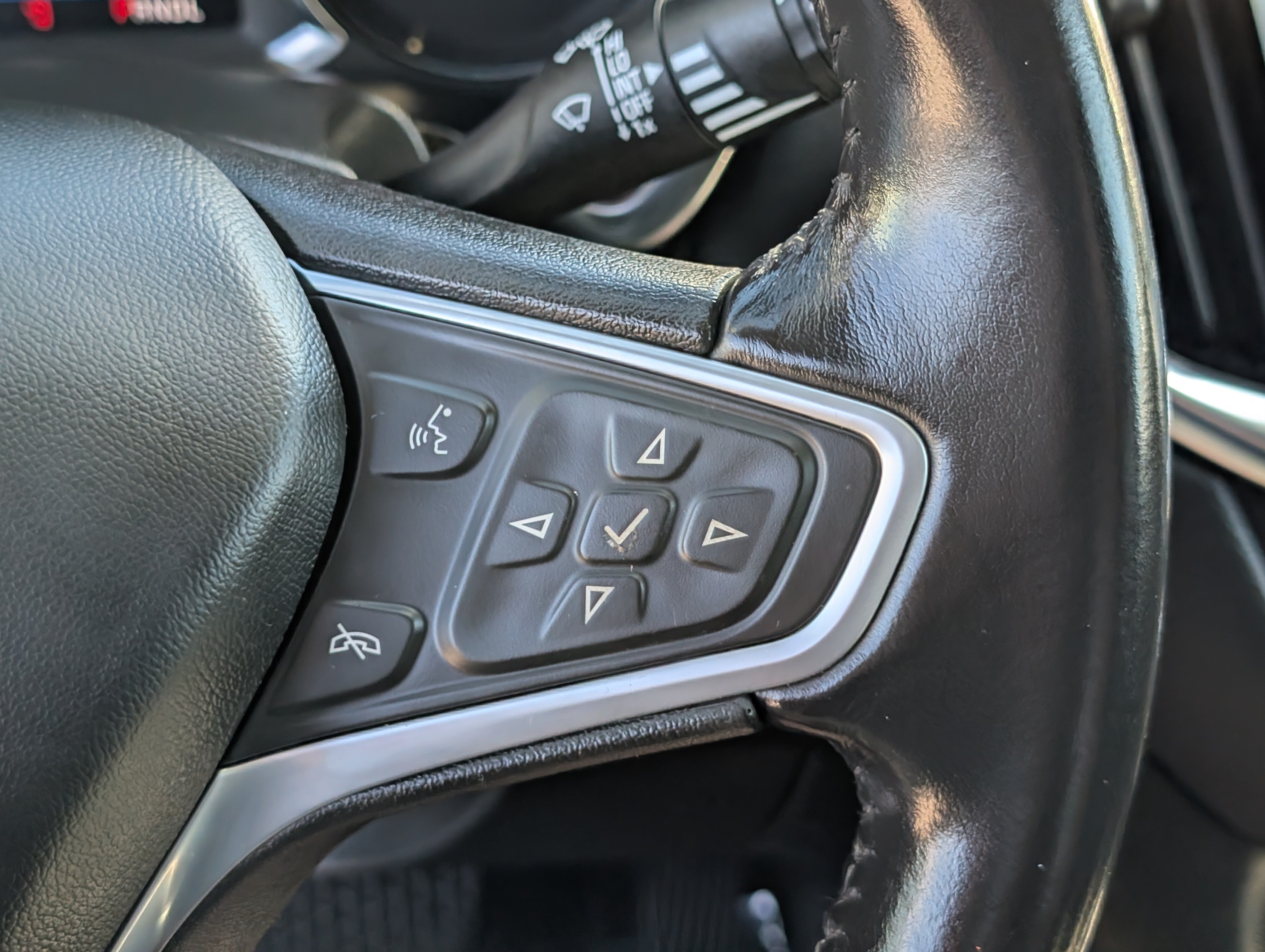 Used 2022 Chevrolet Equinox LT FWD image 24