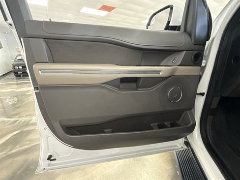 Used 2019 Ford Expedition Max XLT image 10
