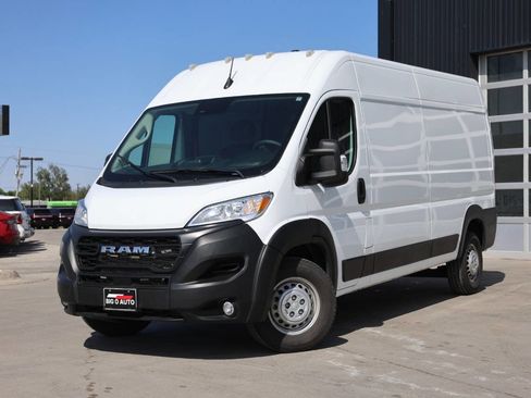 Used 2025 RAM ProMaster 2500 w/ Convenience Group FWD image 3