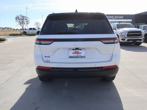 New 2025 Jeep Grand Cherokee Limited image 23