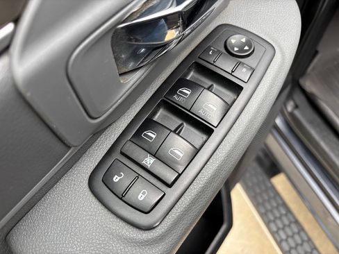 Used 2017 RAM 1500 Classic SLT image 22