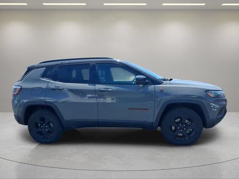 Used 2023 Jeep Compass Trailhawk AWD/4WD image 2